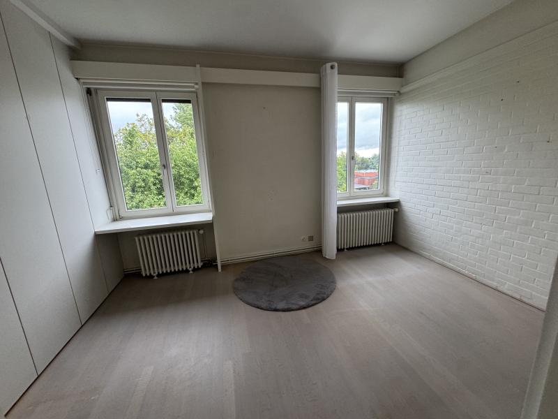Bright modern penthouse bedroom for student rental, with shared common space, near Howest Kortrijk