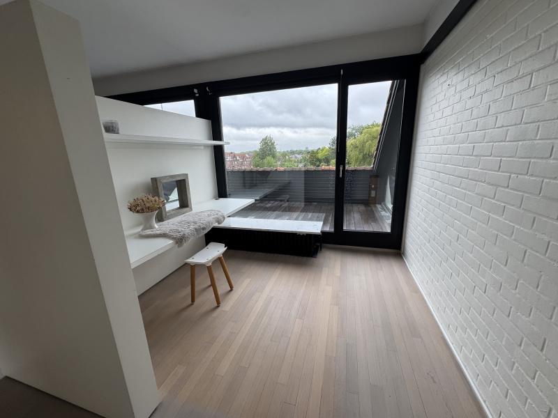 Bright modern penthouse bedroom for student rental, with shared common space, near Howest Kortrijk